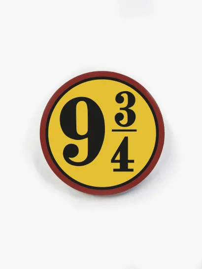 Обложка Деревянный значок. Платформа 9 и 3/4 